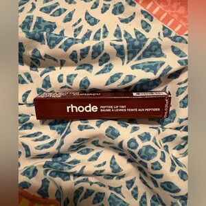 Rhode peptide lip tint